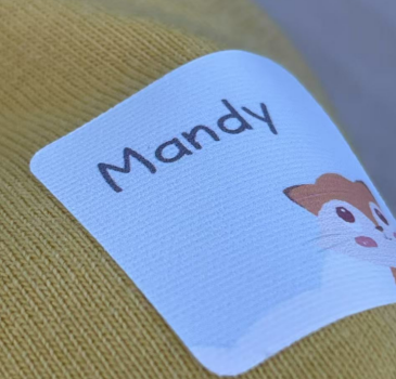 Washable Clothing Label Material for Direct Fabric Application Pestävä vaatetarramateriaali suoraan kankaan levittämiseen