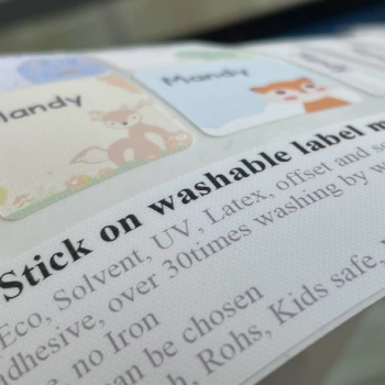 Pestävä vaatetarramateriaali suoraan kankaan levitykseen 